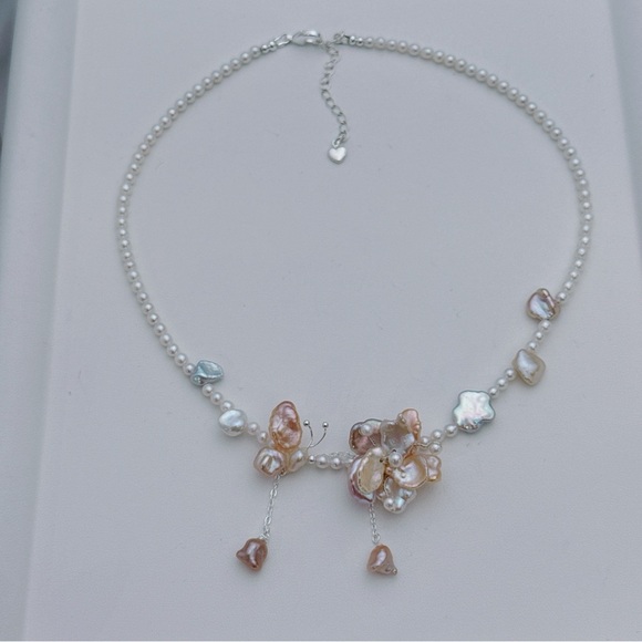 X745 Handmade Freshwater Baroque Pearl Flower Butterfly Dainty Necklace - Picture 4 of 8